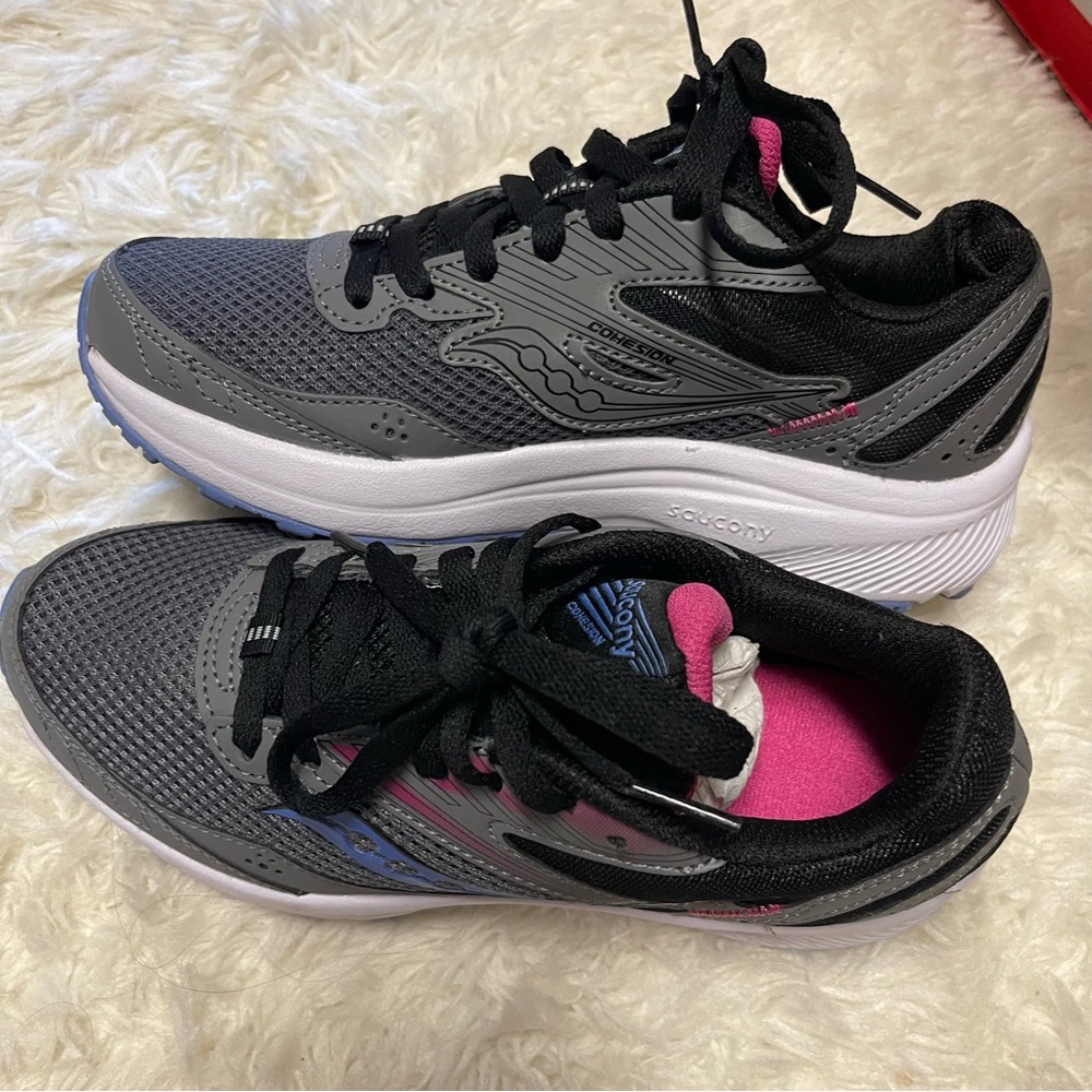 Saucony Gray and Pink Sneakers with Cushioned Comfort